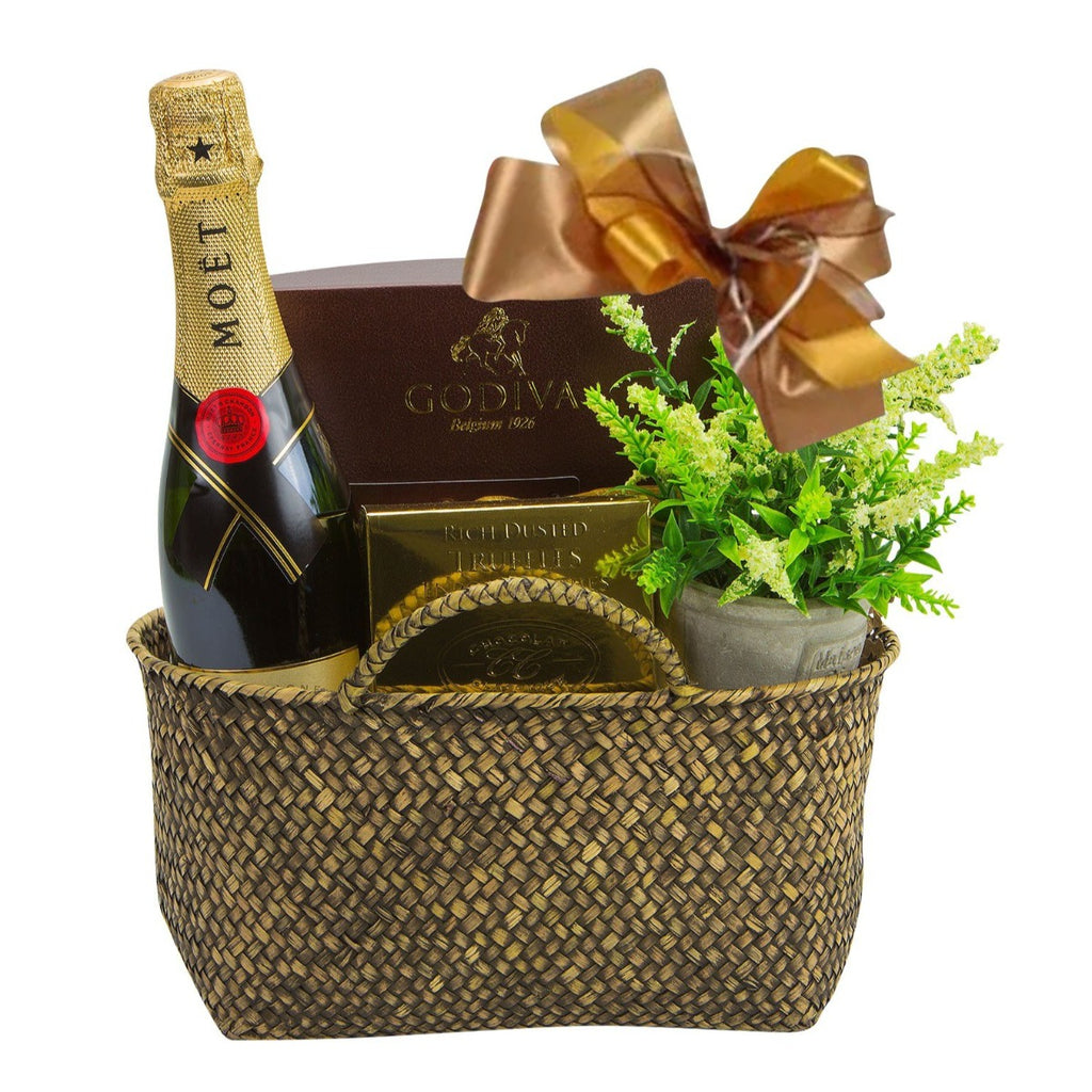 17 Best Luxury Gift Baskets to Charm Discerning Tastes 2023
